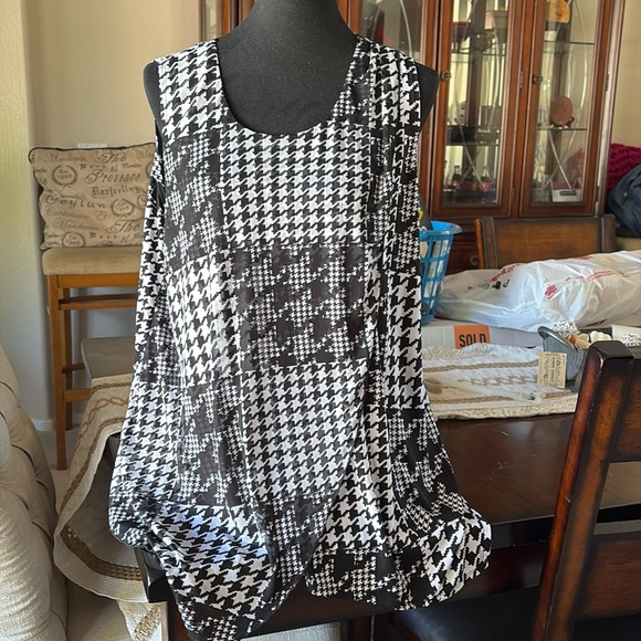 Suzie In The City Tops - Women’s shirt